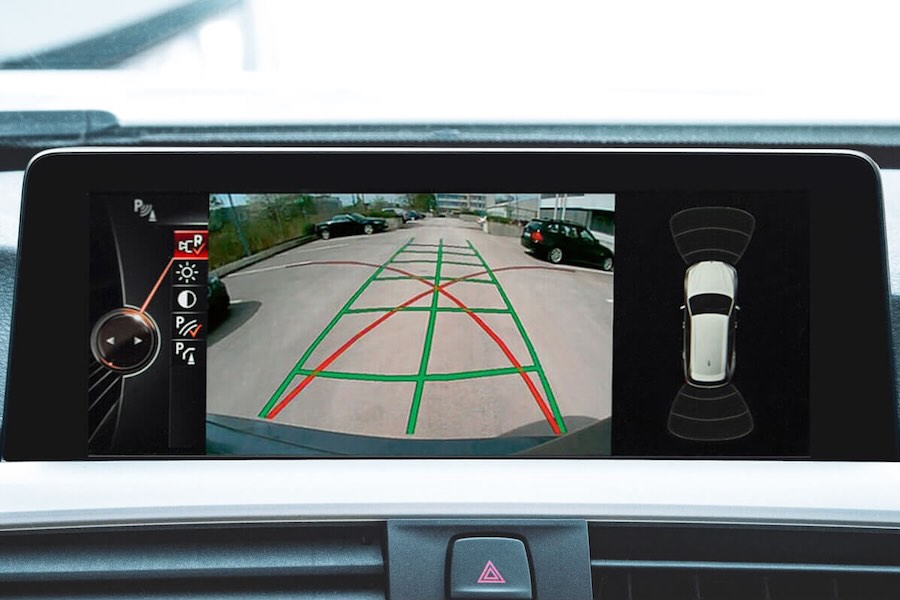 Установка камеры заднего вида BMW в Харькове