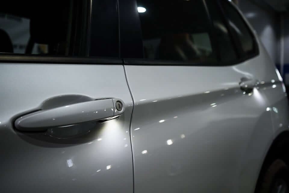 Активация подсветки ручек при заднем ходе BMW